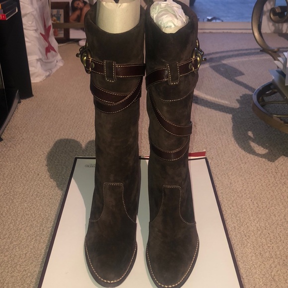 Boots - Picture 3 of 8